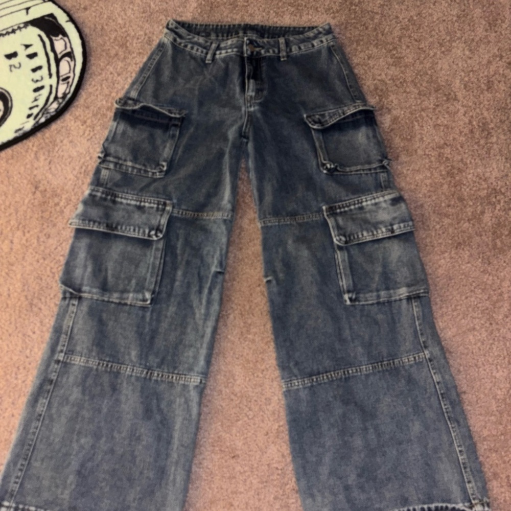 Wide-Leg Cargo Jeans